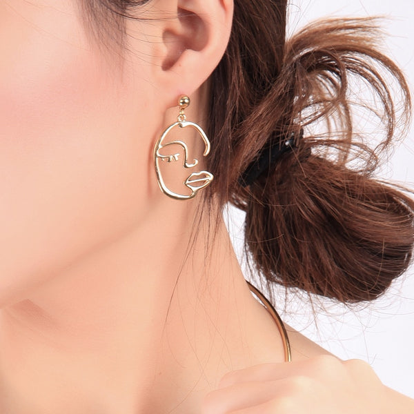 Elegant modern Women Earrings